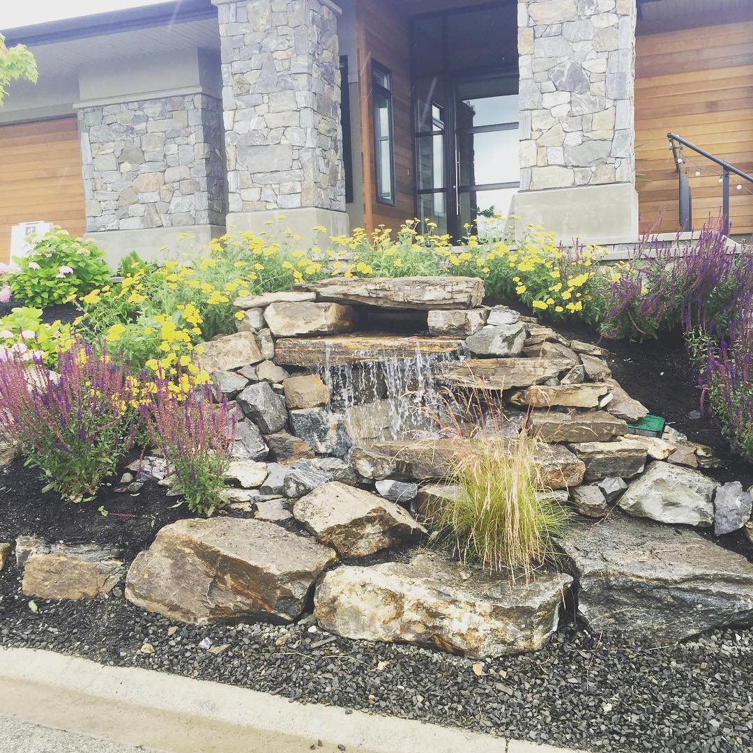 Front water feature hardscape landscape